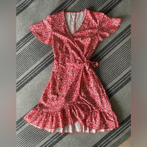 naggoo Dresses & Skirts - Naggoo Red Ditsy Floral Wrap Ruffle sundress size small